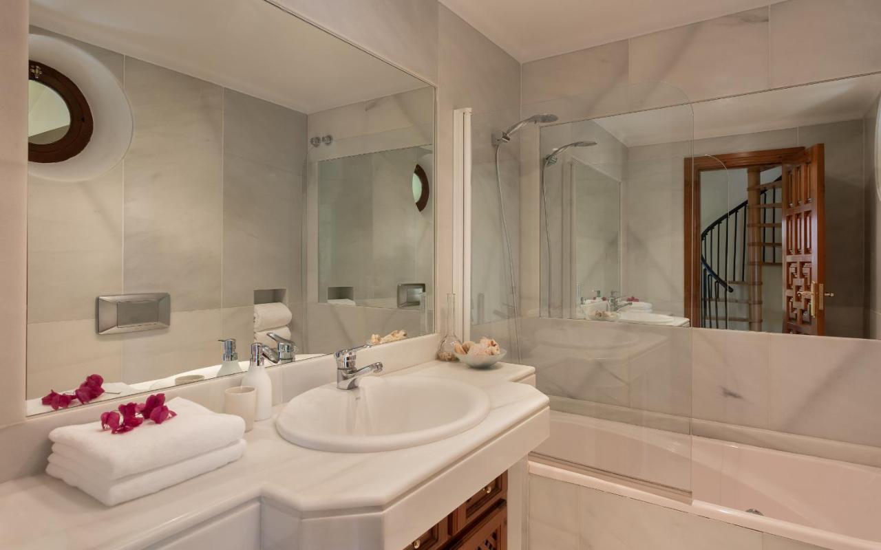 מאלגה Cubo'S Mountain Bayview Luxury Villa מראה חיצוני תמונה