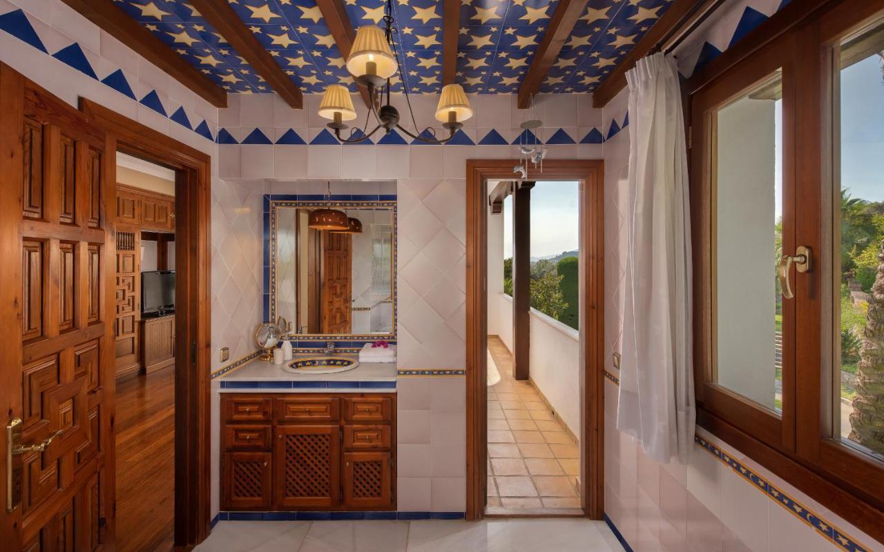 מאלגה Cubo'S Mountain Bayview Luxury Villa מראה חיצוני תמונה