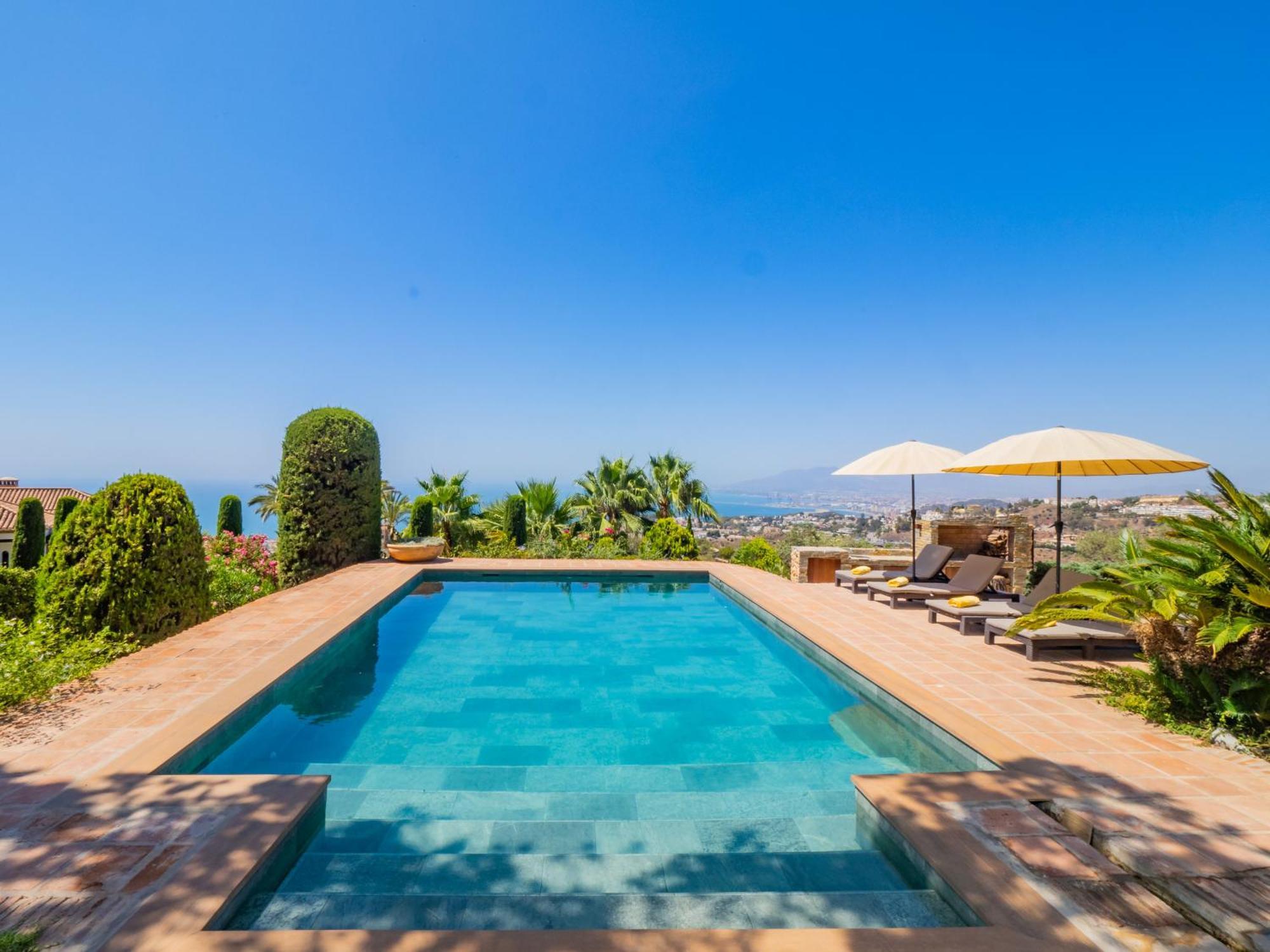 מאלגה Cubo'S Mountain Bayview Luxury Villa מראה חיצוני תמונה