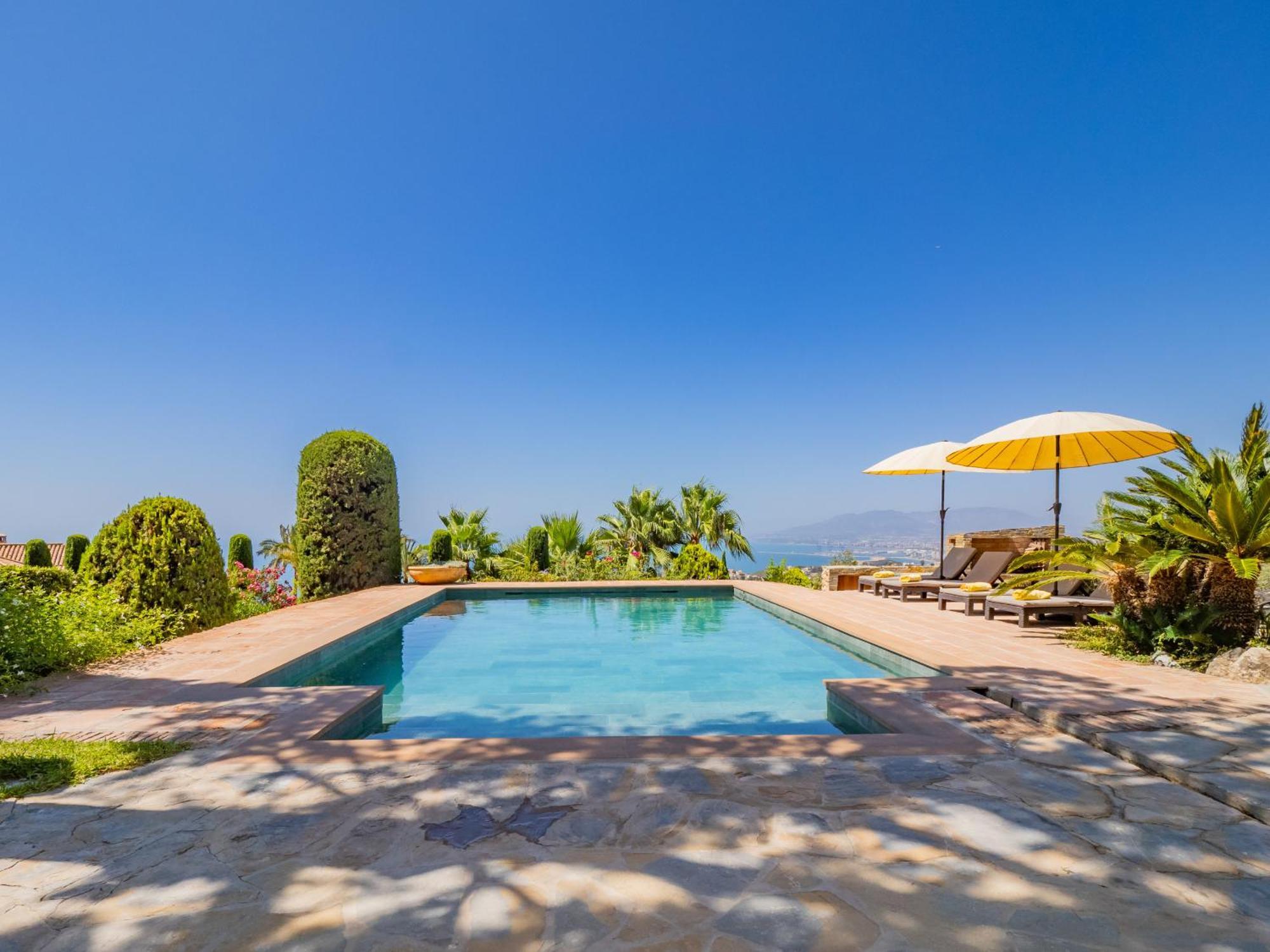 מאלגה Cubo'S Mountain Bayview Luxury Villa מראה חיצוני תמונה