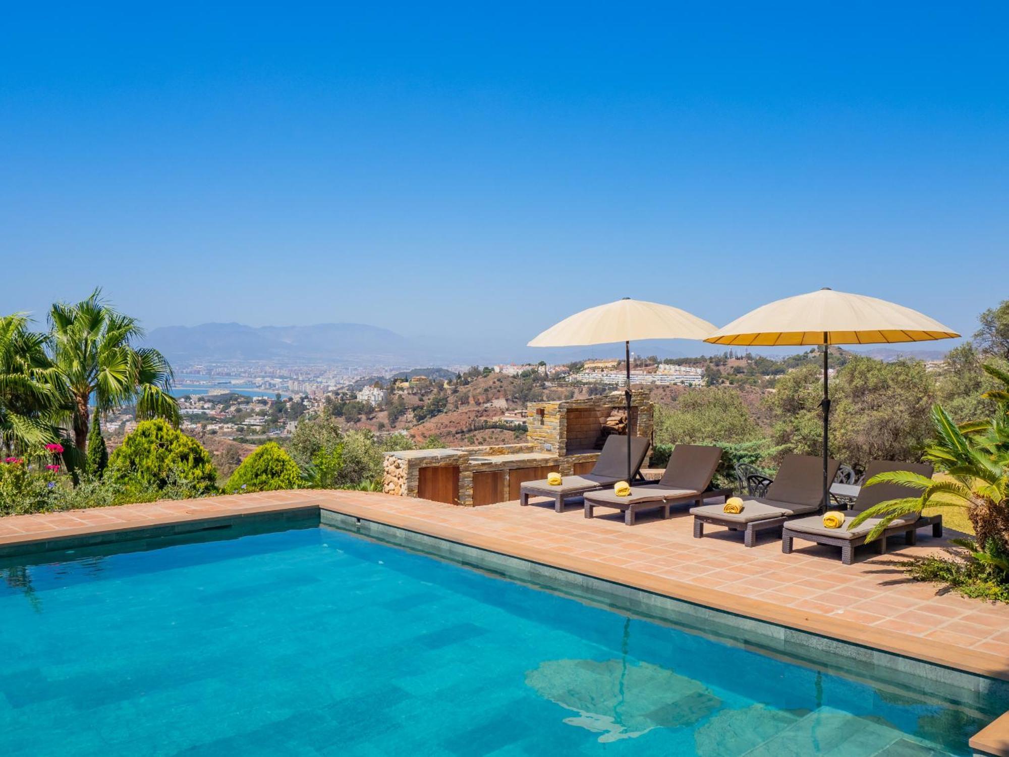 מאלגה Cubo'S Mountain Bayview Luxury Villa מראה חיצוני תמונה